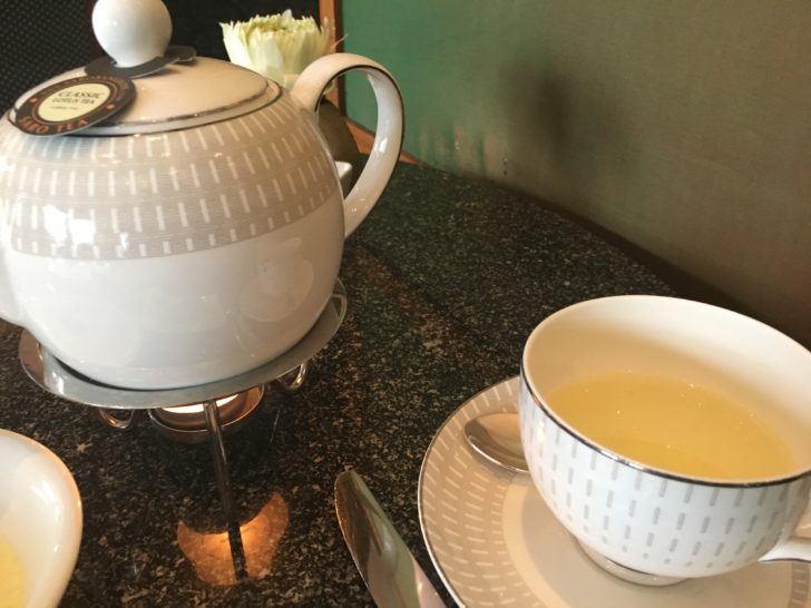 バンコクのスコータイホテルの蓮茶