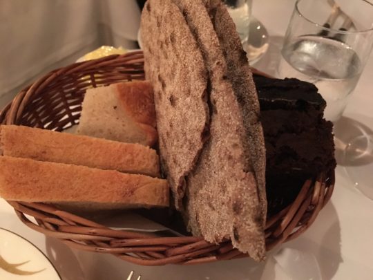 スカンジナビア料理のお店FEM SMÅ FUSのパン