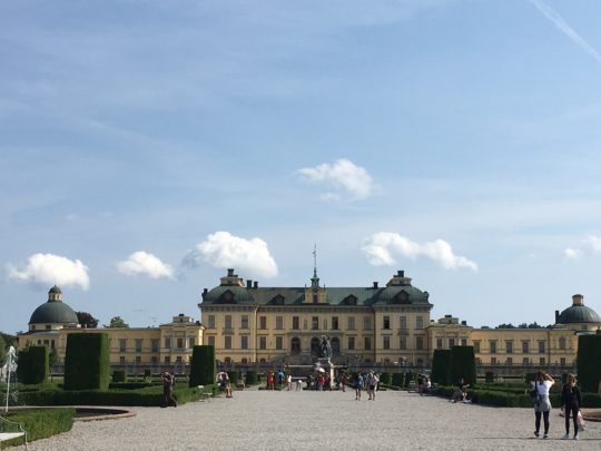 スウェーデン王室の現住居ドロットニングホルム宮殿 足を伸ばして訪れる価値あり