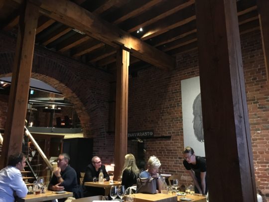 ヘルシンキのレストラン「ノッカ」の雰囲気