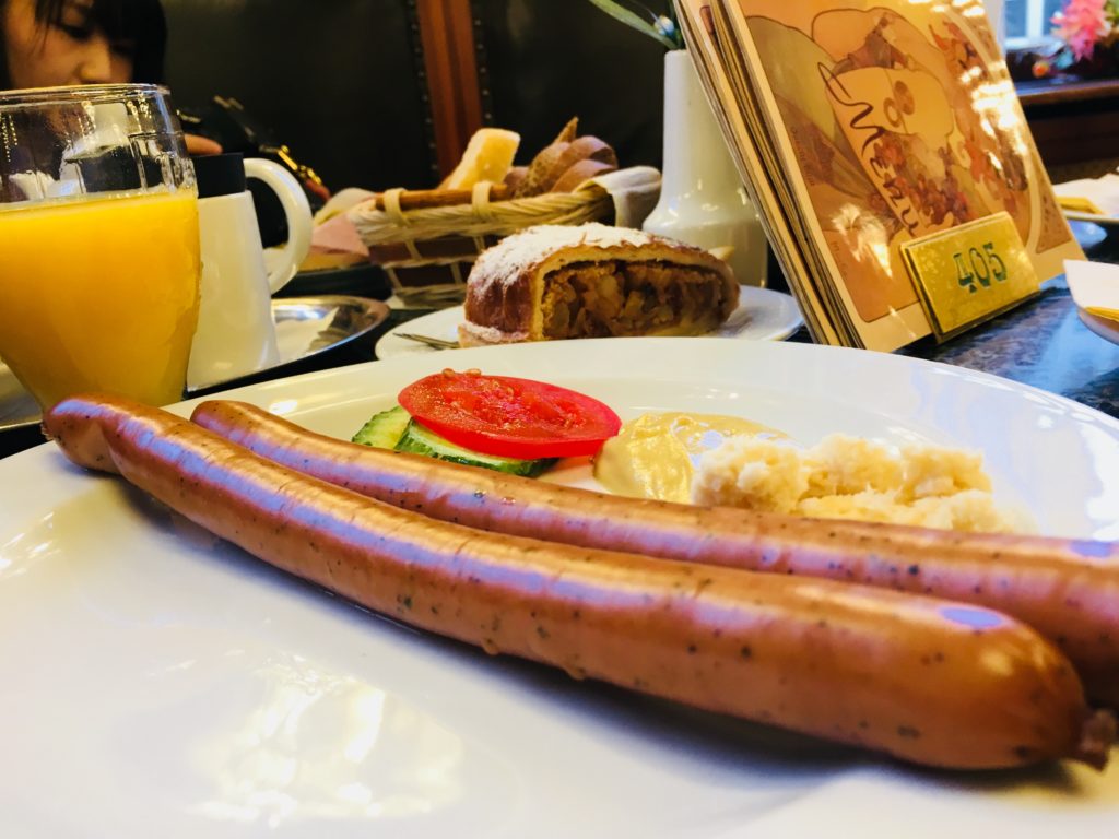 プラハ 市民会館 レストラン 朝食
