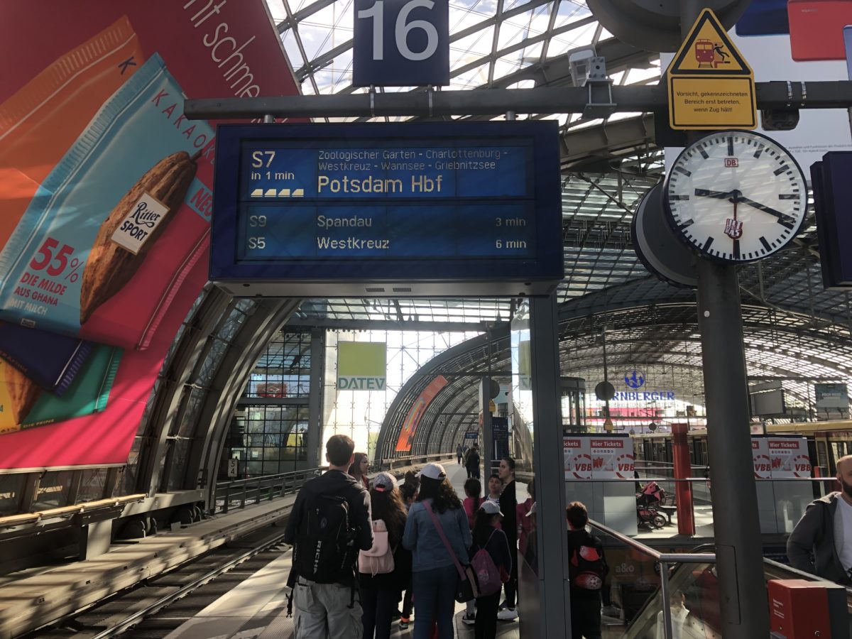 ポツダム行き　ベルリン中央駅　プラットフォーム