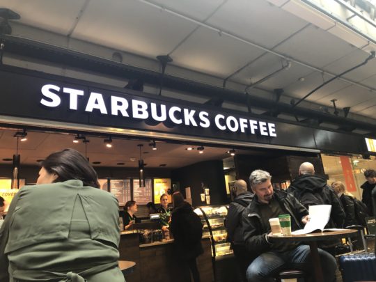 スキポール国際空港スタバ店舗