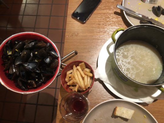 ブリュッセルのレストラン"La Luna Di Venezia"でムール貝完食