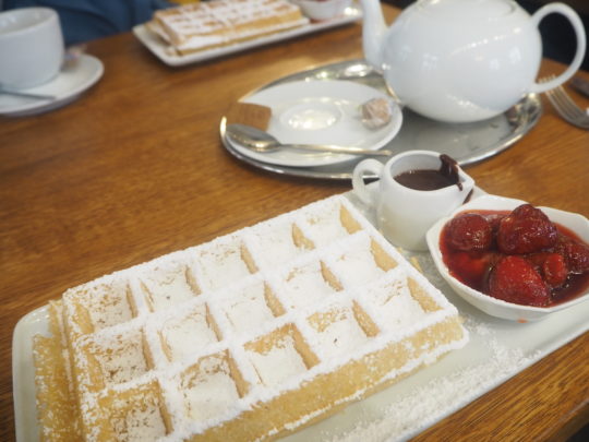 ブリュッセルのカフェ"DANDOY"のワッフル
