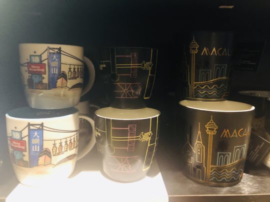 マカオデザインのスタバのマグカップ