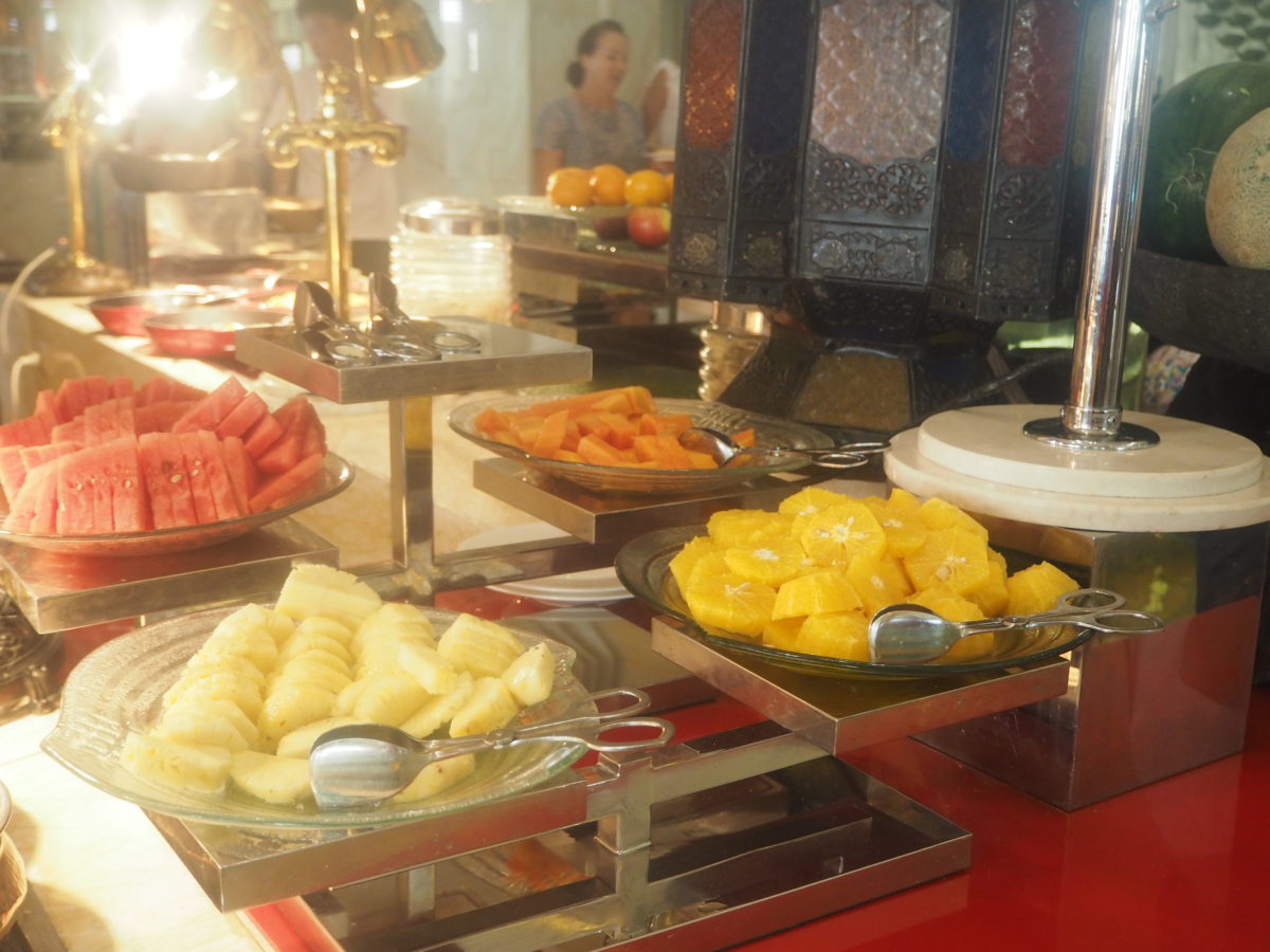 ムリアリゾート　ザ・カフェのビュッフェ朝食　フルーツ