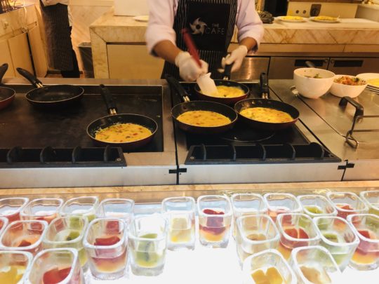 ムリアリゾート ザ・カフェのビュッフェ朝食 卵スタンド