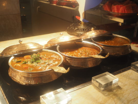 ムリアリゾート ザ・カフェのビュッフェ朝食 カレー