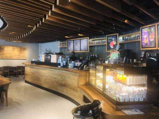 バリのスタバ店内