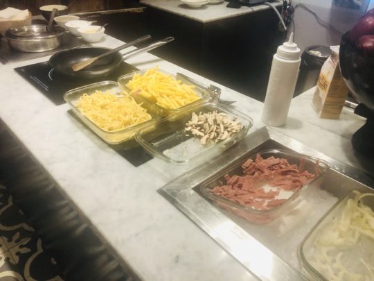 バリ ンガガライ国際空港プライオリティラウンジの夜ご飯