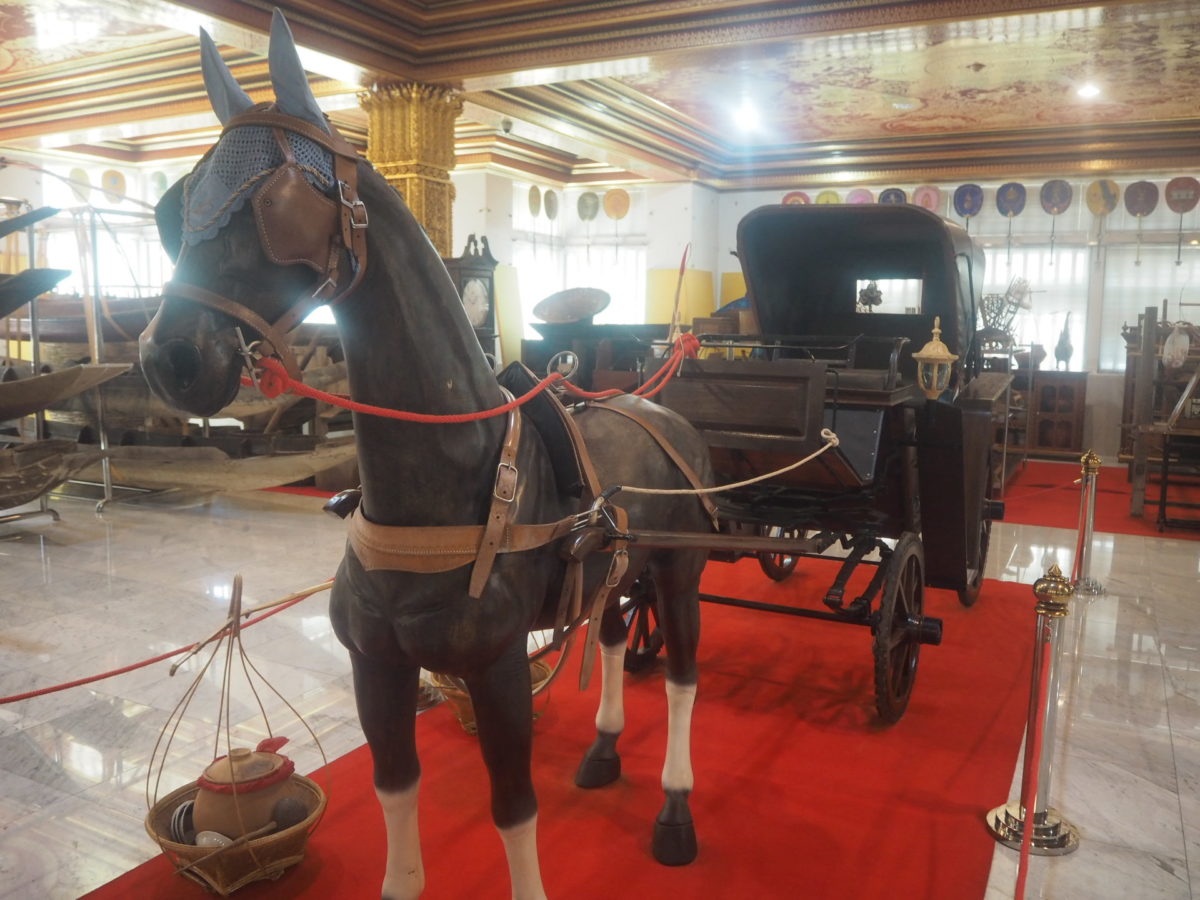 ワットパクナムに展示されているタイの馬車