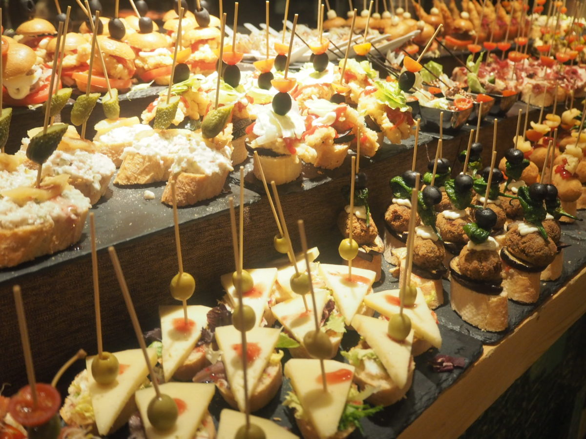 バルセロナのおすすめバル「Tapas Royale」タパス全部1.2€！ハッピーアワーでさらにお得にディナー