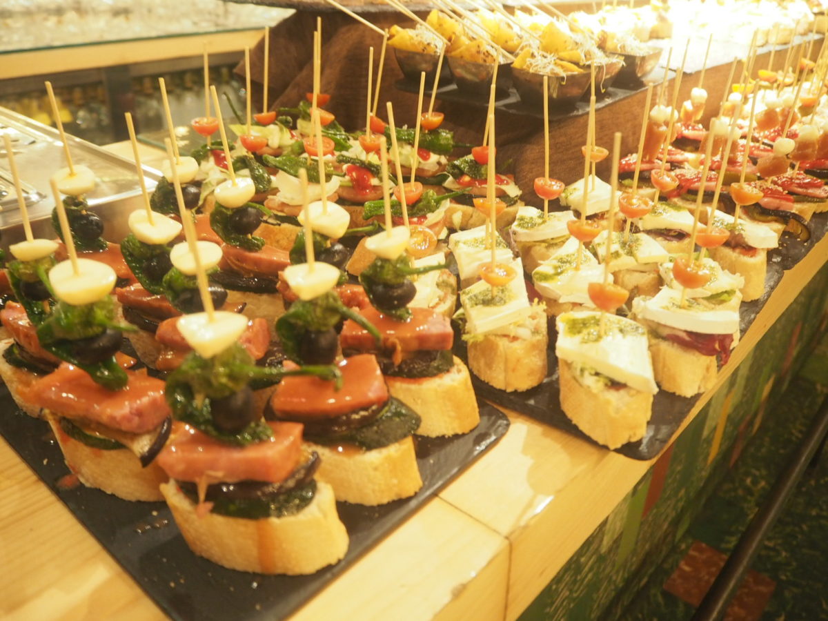 バルセロナのおすすめバル「Tapas Royale」タパス全部1.2€！ハッピーアワーでさらにお得にディナー