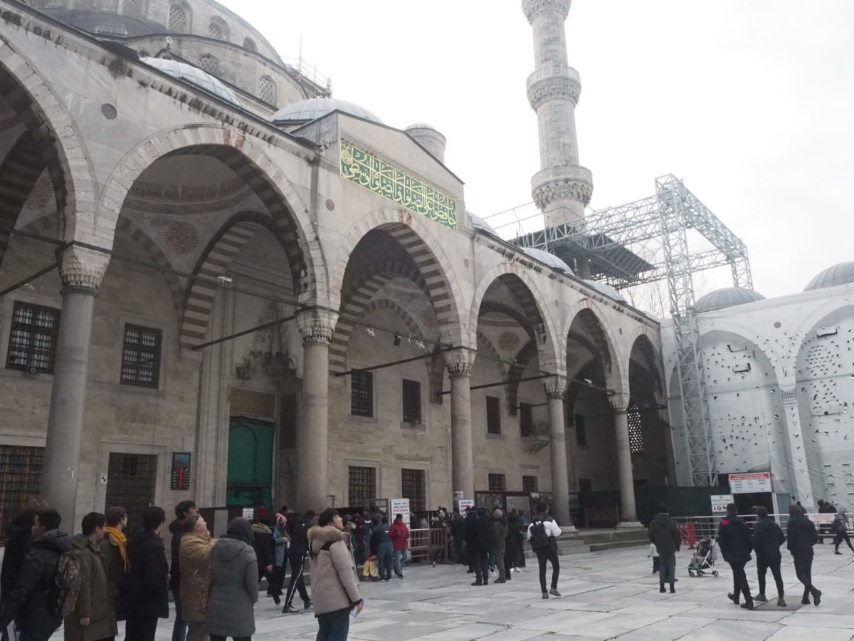イスタンブール旧市街の観光スポット ブルーモスクは工事中