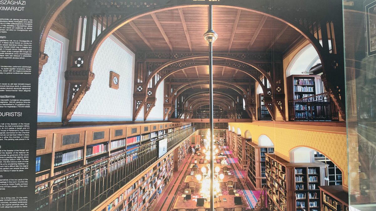 ハンガリー国会議事堂内の図書館