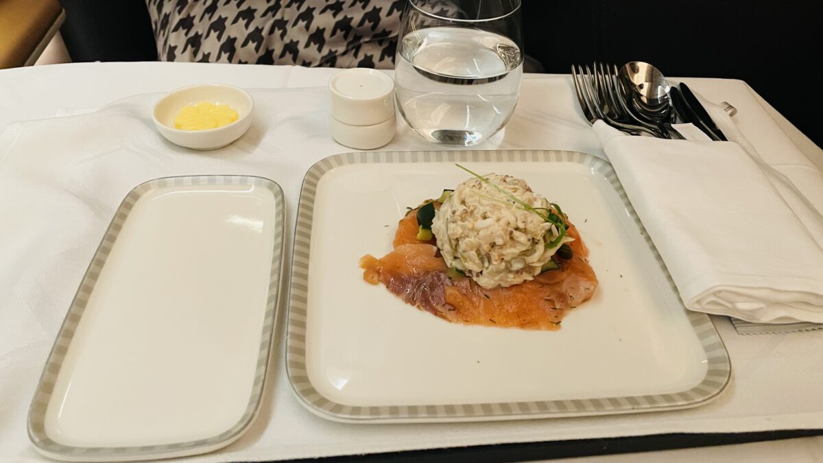シンガポール航空ビジネスクラス機内食　前菜のスモークサーモン
