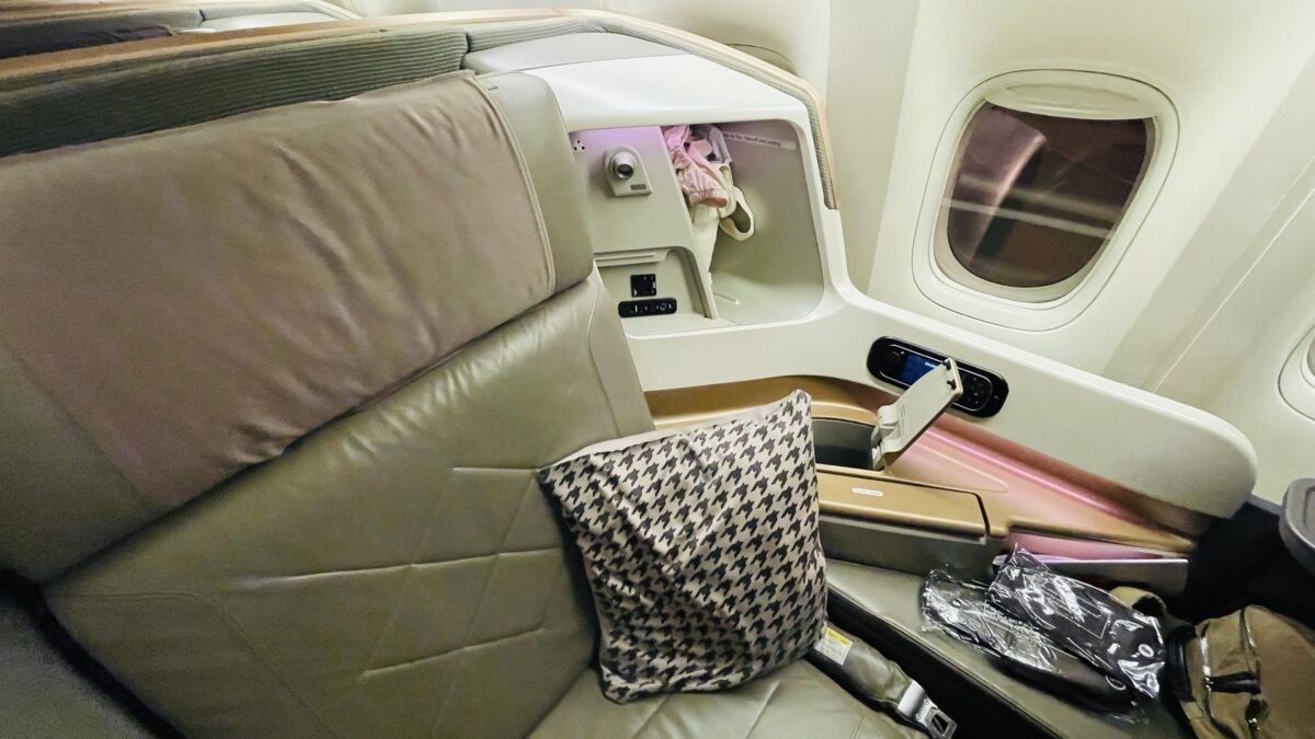 シンガポール航空ビジネスクラス座席 777-300