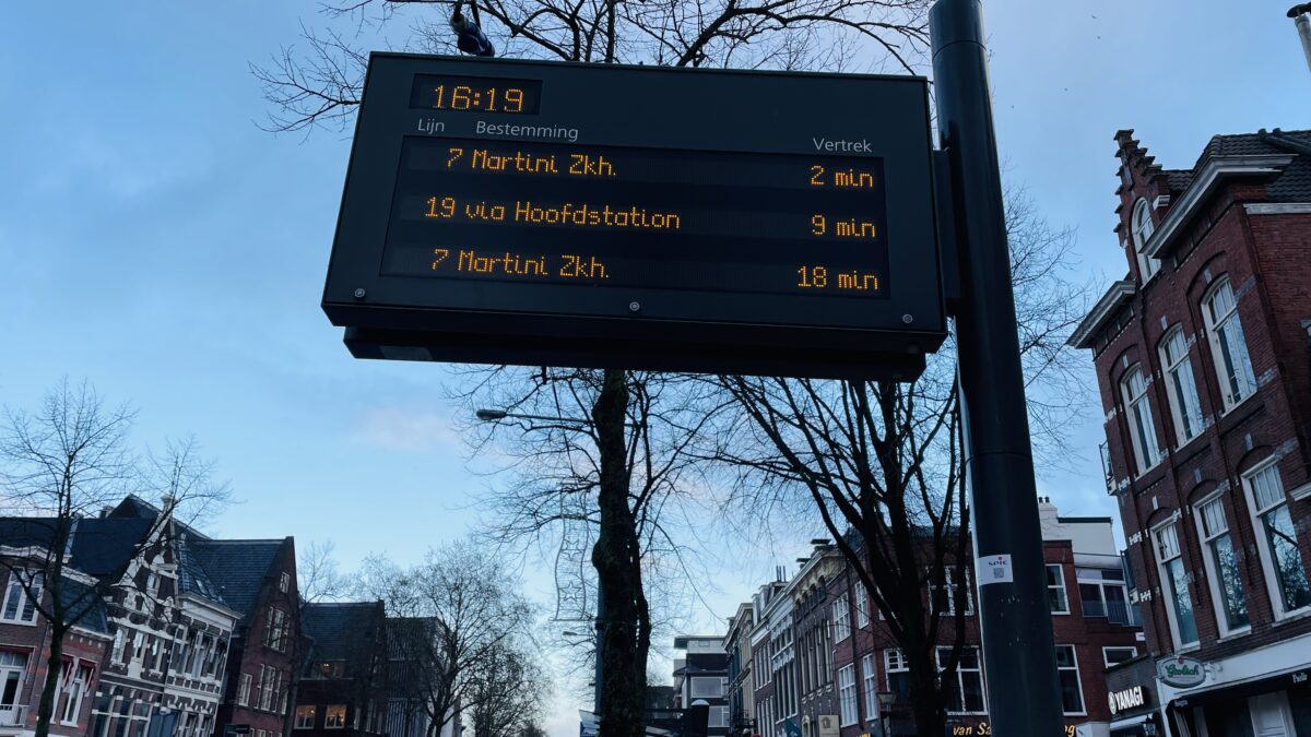 フローニンゲンのバス停の蛍光板