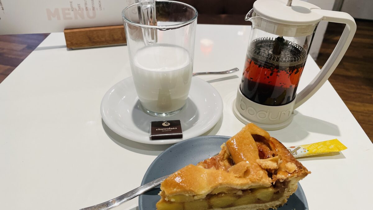 フローニンゲン Doppio Espressoのアップルパイ