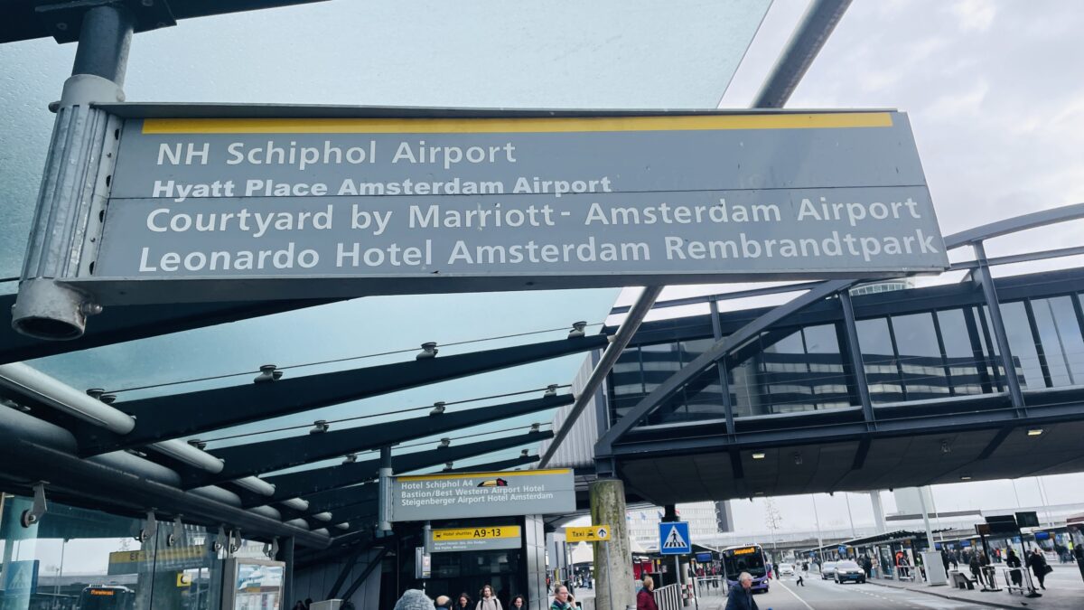 アムステルダム・スキポール空港のバス停
