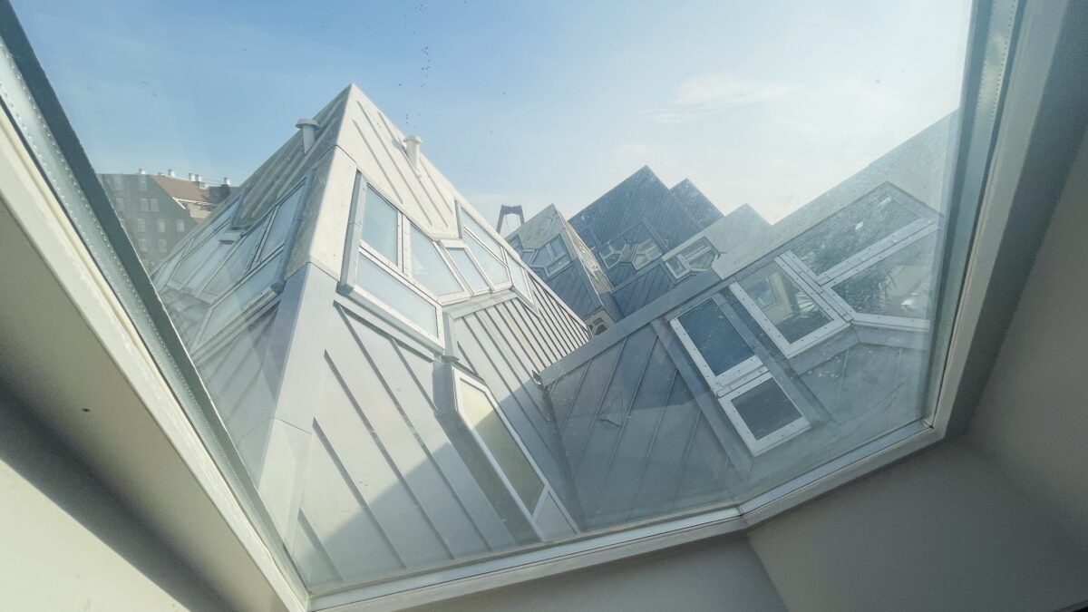 ロッテルダムにあるキュービックハウスの内部（窓からの景色）