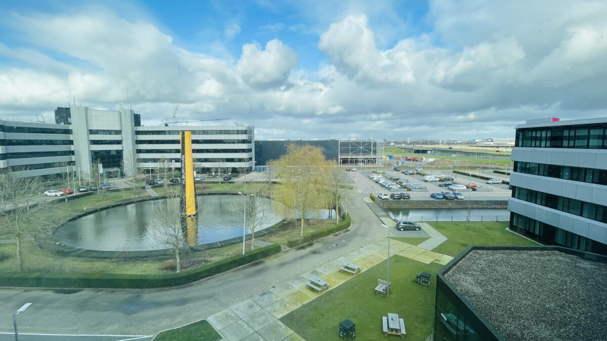 Moxyアムステルダム・スキポール空港の客室からの眺め