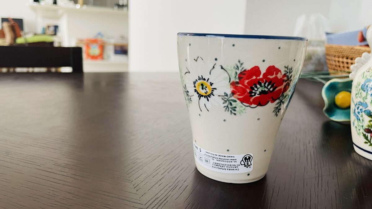 クラクフで購入したポーランドの陶器カップ