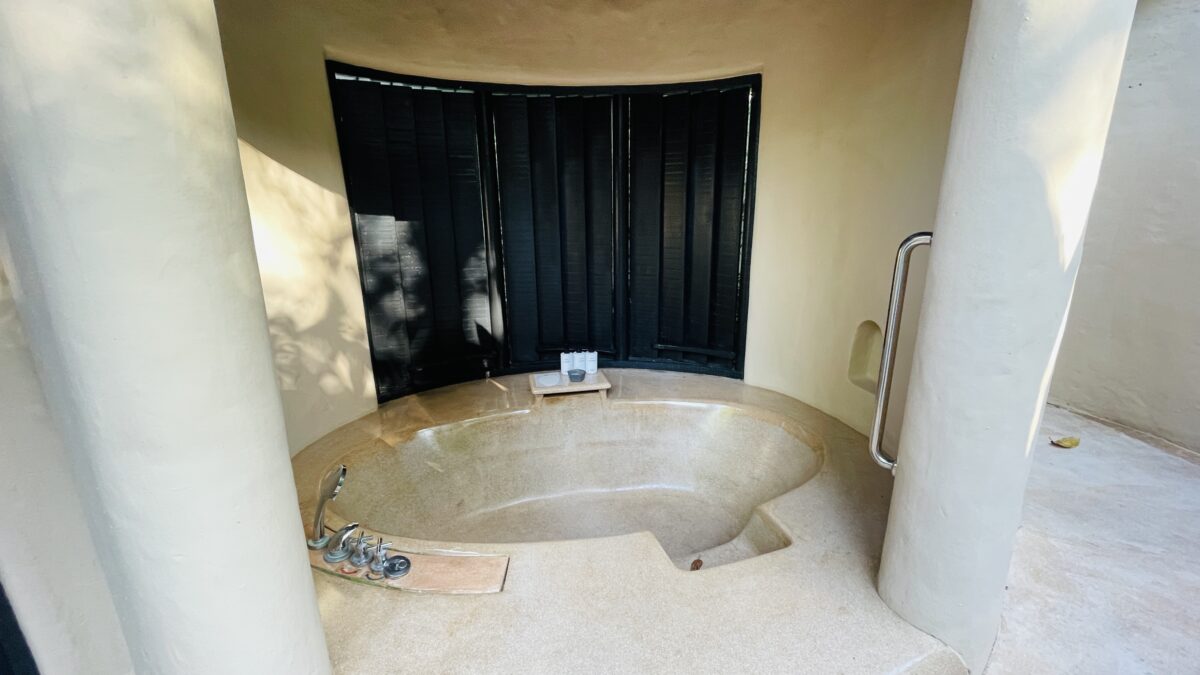 The Naka Isoandのヴィラの浴槽