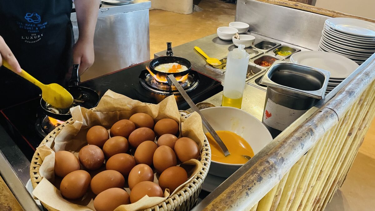 The Naka Islandの朝食のエッグスタンド