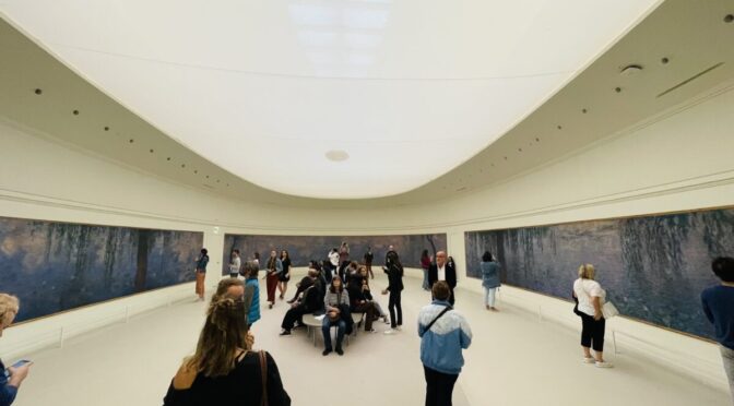 パリ オランジュリー美術館の見どころ モネの「睡蓮」展示室は瞑想部屋？