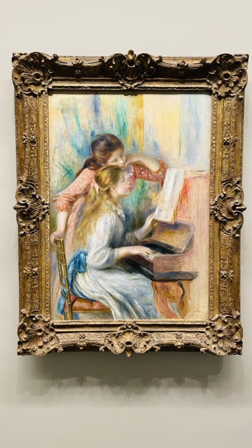 パリオランジュリー美術館の地下展示室 ルノワールの「ピアノに寄る少女たち」
