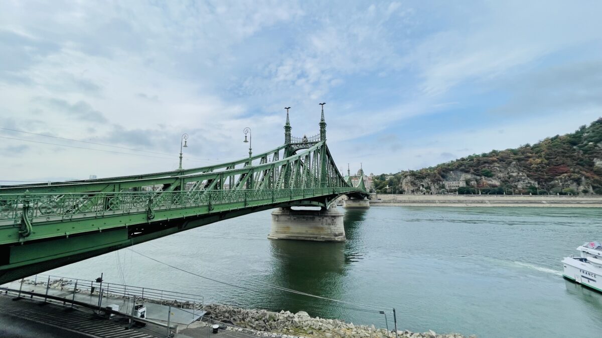 ブダペストの「自由橋」