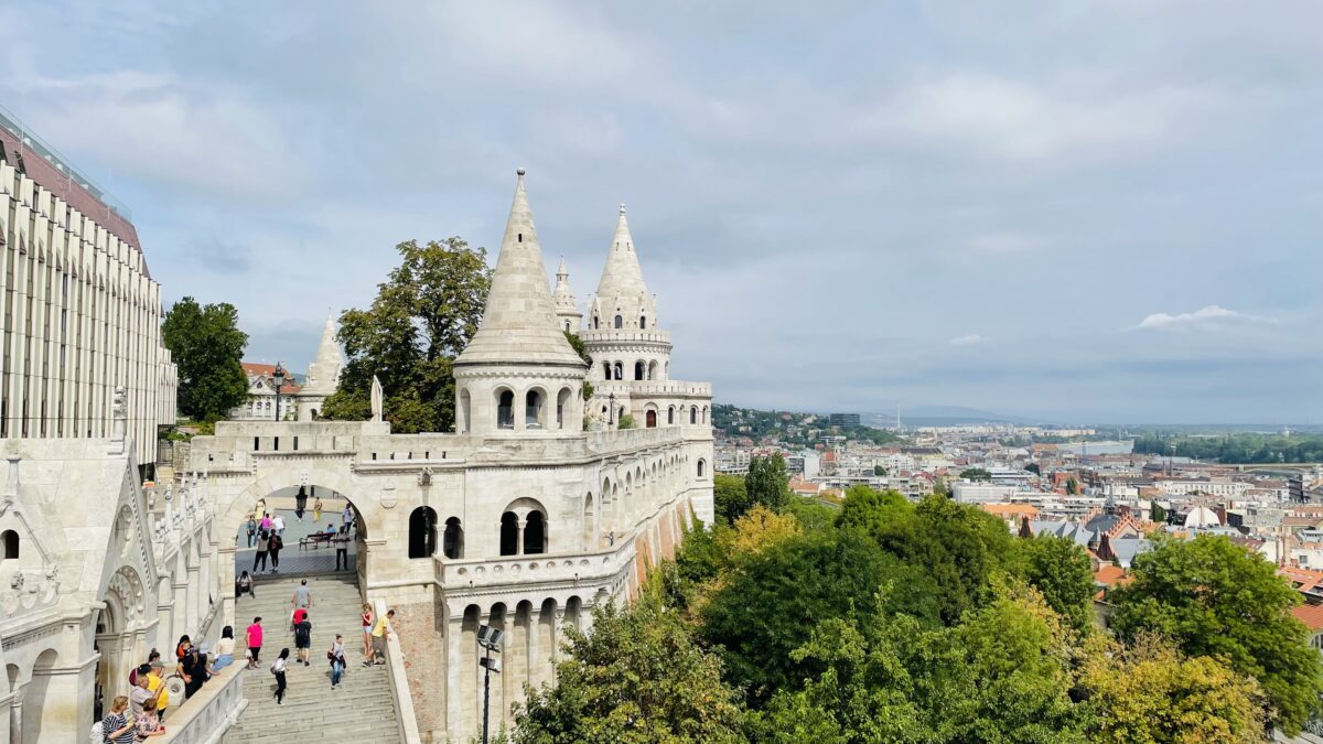 ブダペストの観光スポット「漁夫の砦」の尖塔