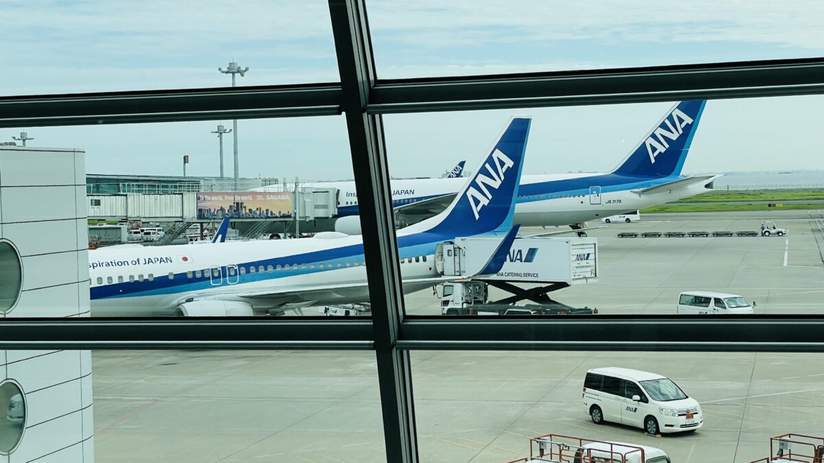 羽田空港に停泊中のANAの機体