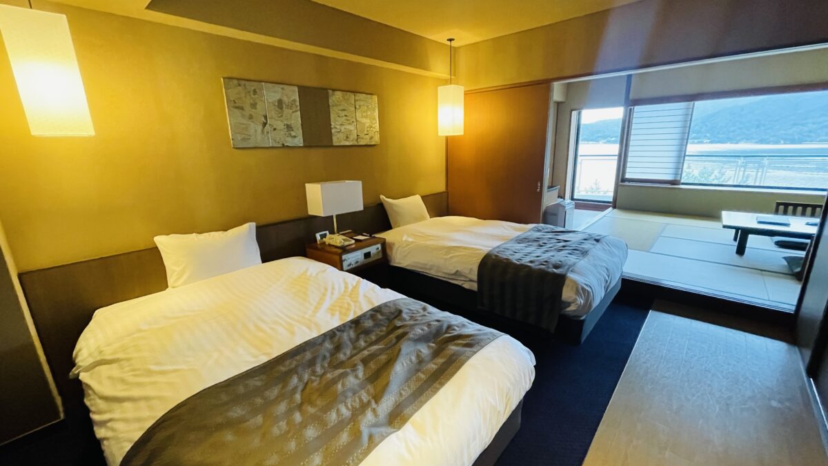 安芸グランドホテルの和洋室（ベッド）