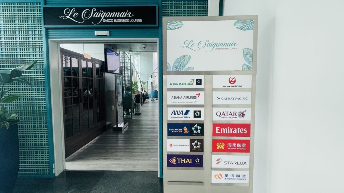 ホーチミン タンソンニャット空港 国際線ル・セゴネビジネスラウンジの入口