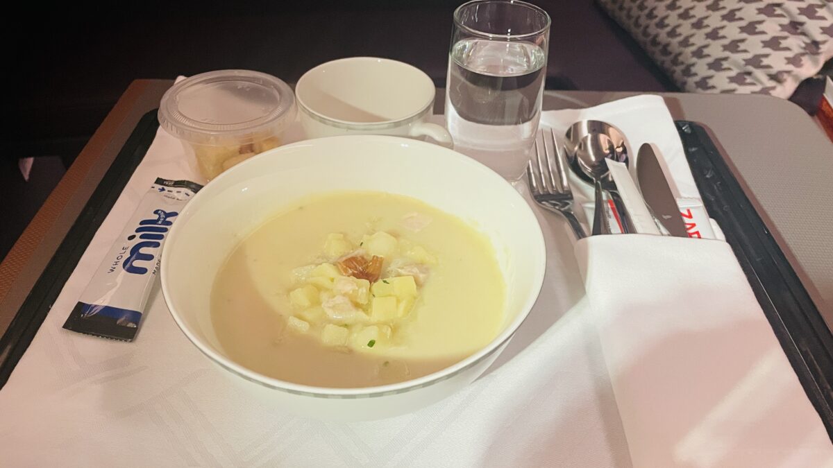 シンガポール航空 SQ126便 ビジネスクラス 機内食のスープ