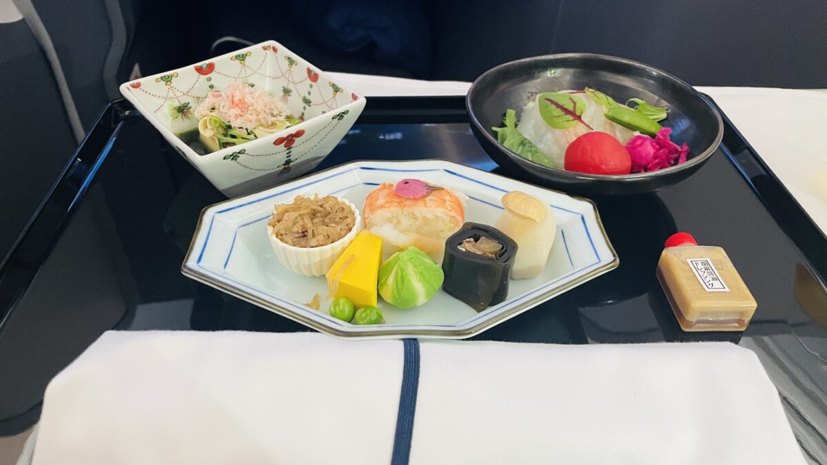 ANA NH847便 ビジネスクラス機内食 前菜と小鉢