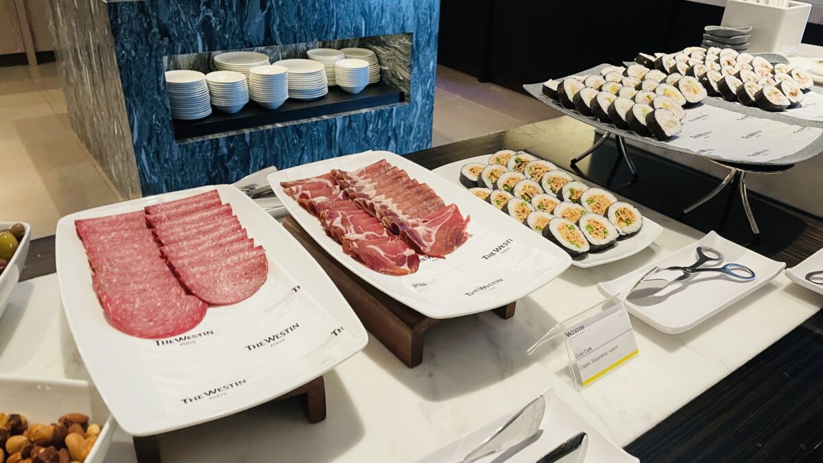 ウェスティン・パース(The Westin Perth)のクラブラウンジ カクテルタイム(ハムと巻き寿司)