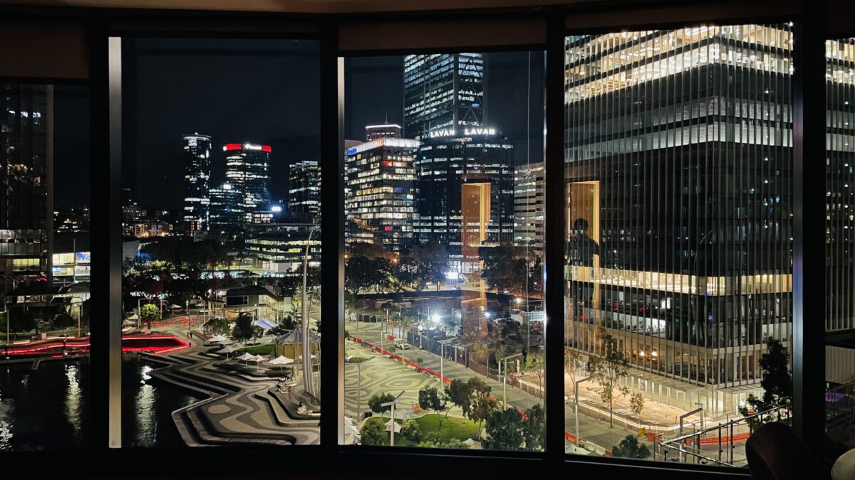 リッツ・カールトン・パースのスイートルームからの夜景