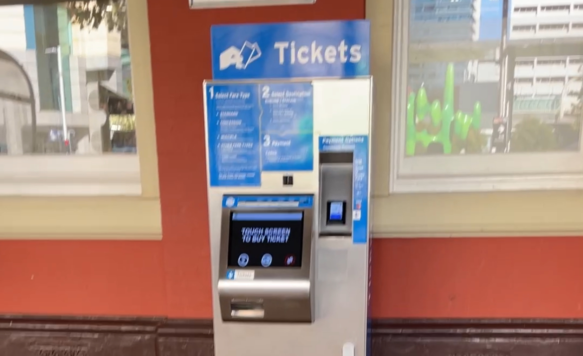 パース駅の券売機