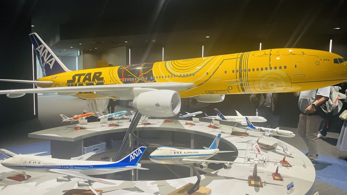 ANA Blue Base Tour スターウォーズラッピング機のん展示